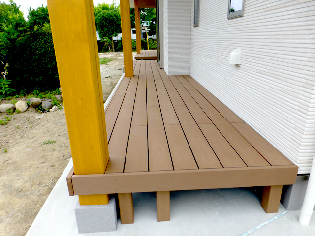 ウッドデッキ